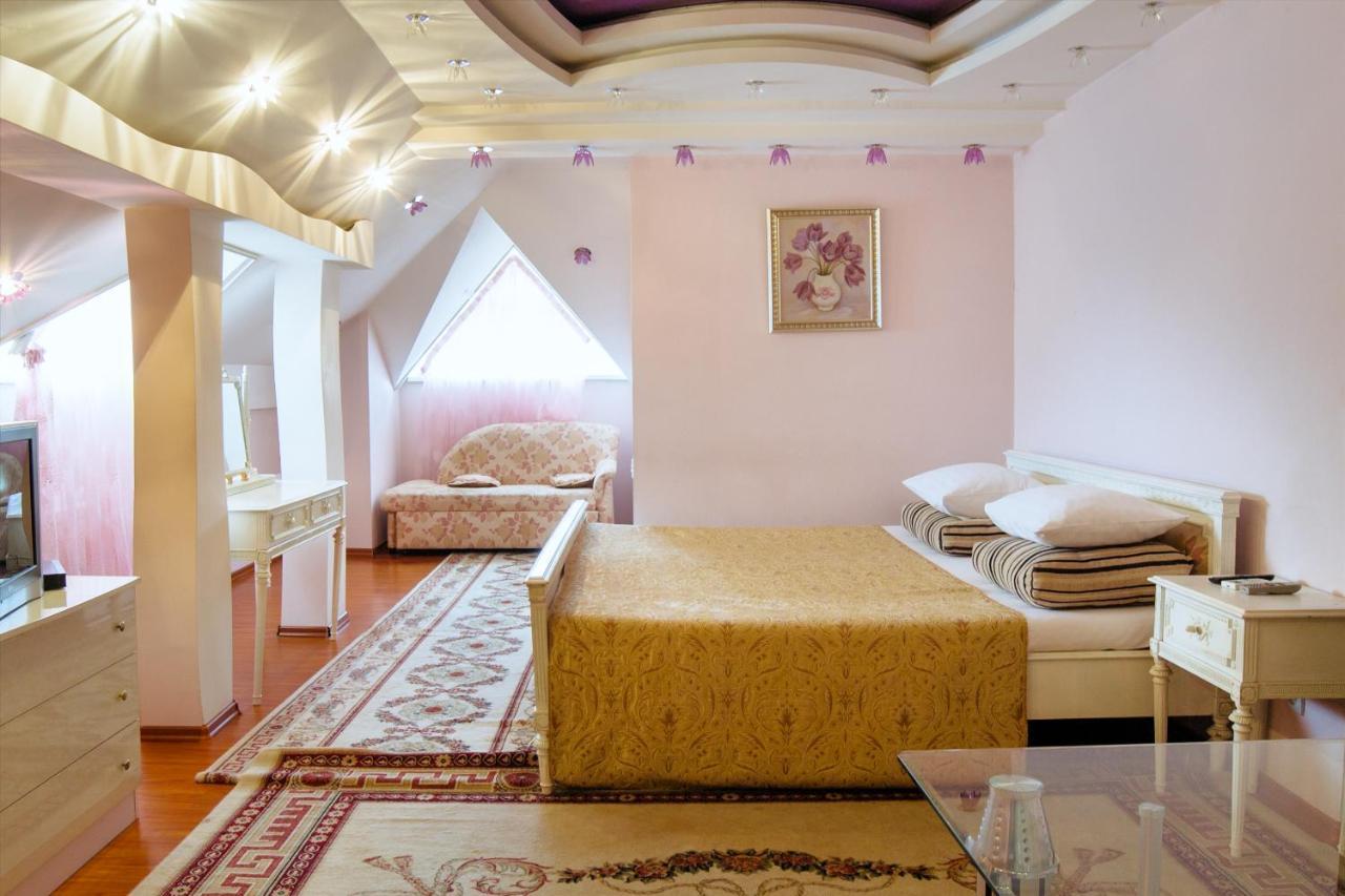 Santorini Hotel Codru Bagian luar foto