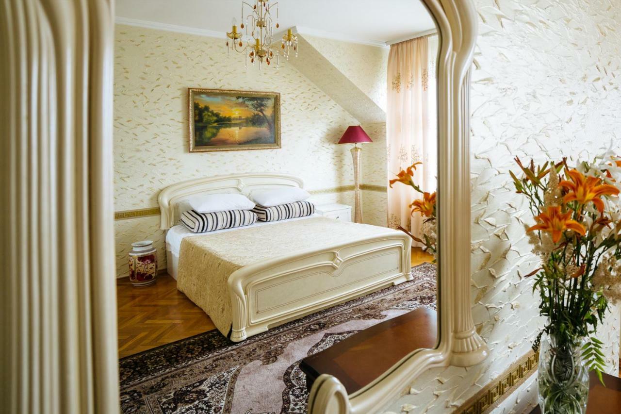 Santorini Hotel Codru Bagian luar foto